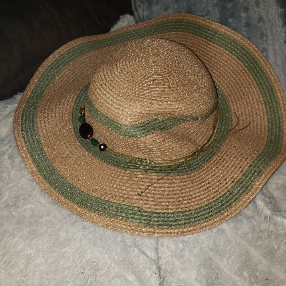 Nice hat - Picture 2 of 3